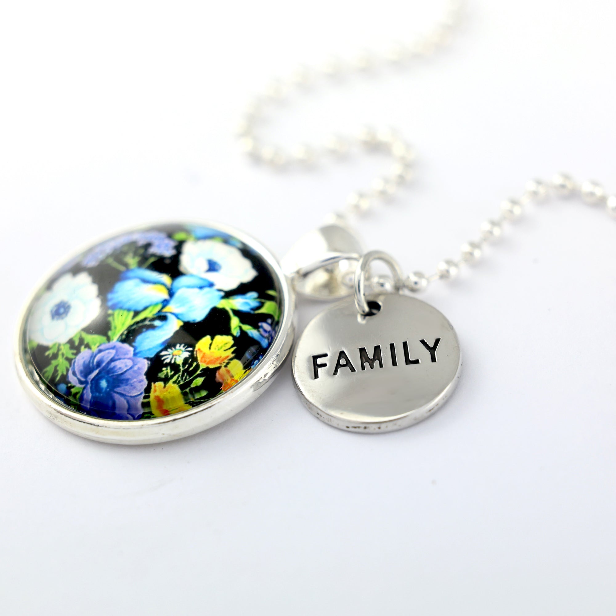 FLORAL WONDERS - Bright Silver 'FAMILY' Necklace - Blossy (10445)