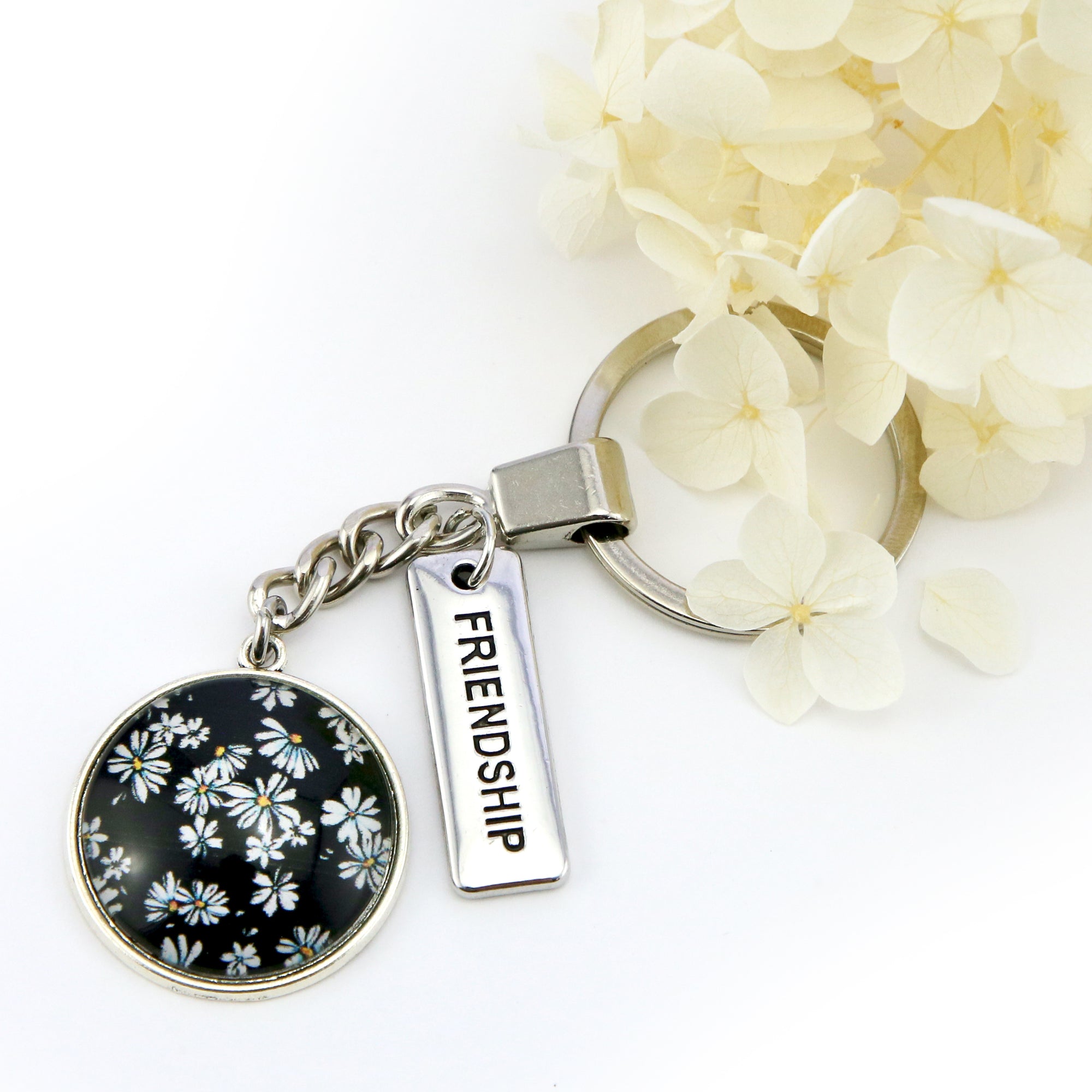 Black & White Collection - Vintage Silver 'FRIENDSHIP' Keyring - Daisy Town (11032)