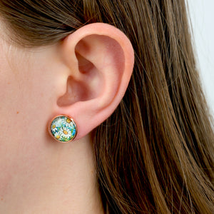 FLORAL WONDERS - Beautiful Strong Unique - Bright Silver 12mm Circle Studs - DAISY WINDOW  (10664)